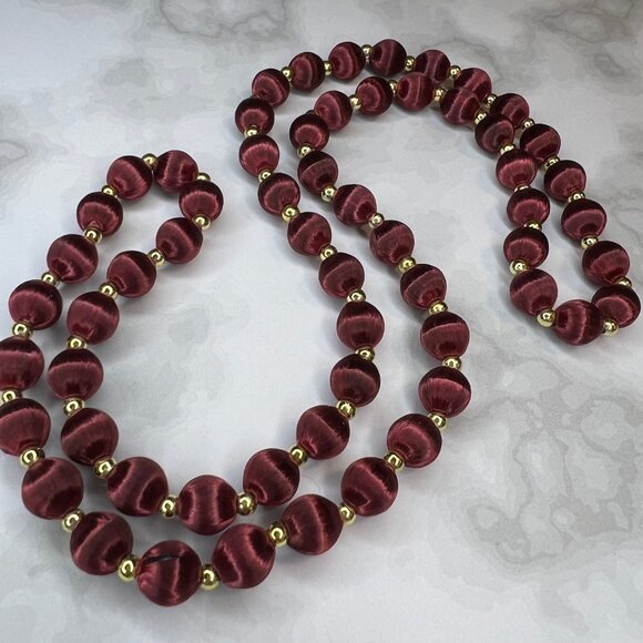 Ruby Red Silk Thread Wrapped Bead Gold Tone Vintage MCM Estate Necklace - Picture 7 of 10